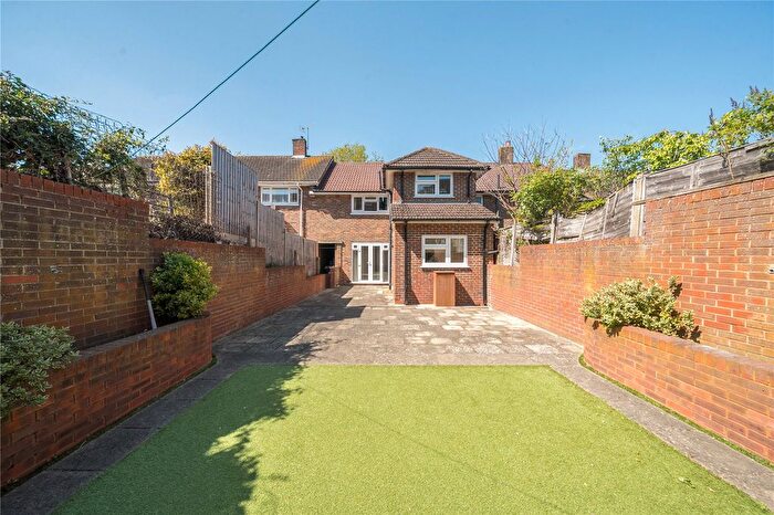 4 Bedroom Terraced House For Sale In Beaufort Road, Woking, Surrey, GU22
