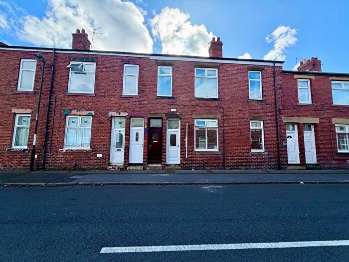 2 Bedroom Flat To Rent In Lyndhurst Terrace, Sunderland, Tyne And Wear, SR4