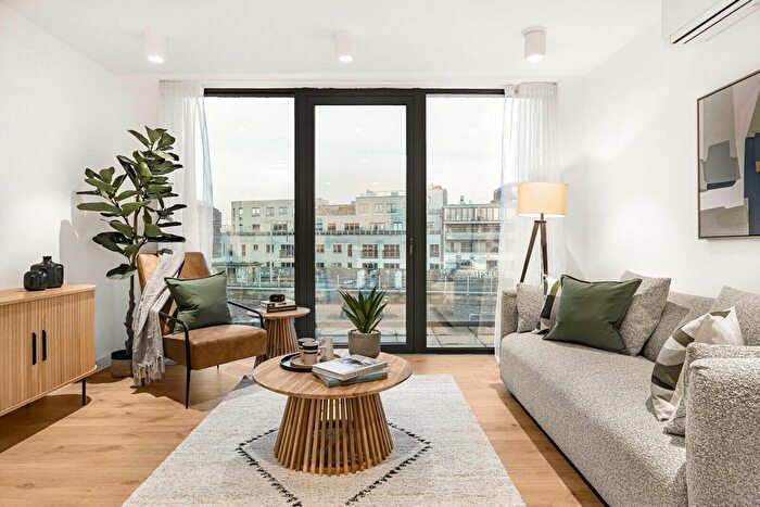 2 Bedroom Flat To Rent In Fabrik East Building, - Helmsley Place, E8