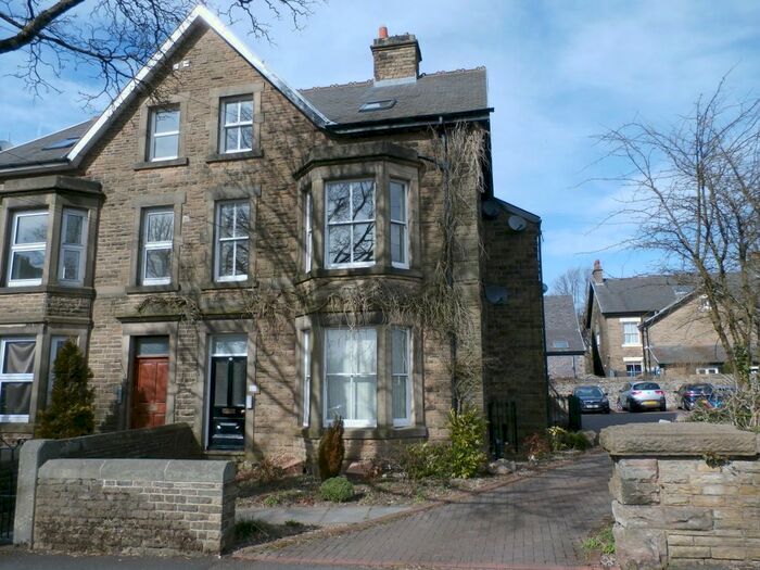 2 Bedroom Flat To Rent In Silverlands, Buxton SK17