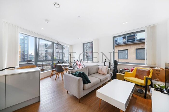 2 Bedroom Flat To Rent In Jessica House, Red Lion Sq, Wandsworth, SW18