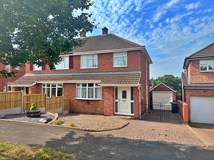 3 Bedroom Semi Detached House For Sale In Everest Road, Rugby, CV22