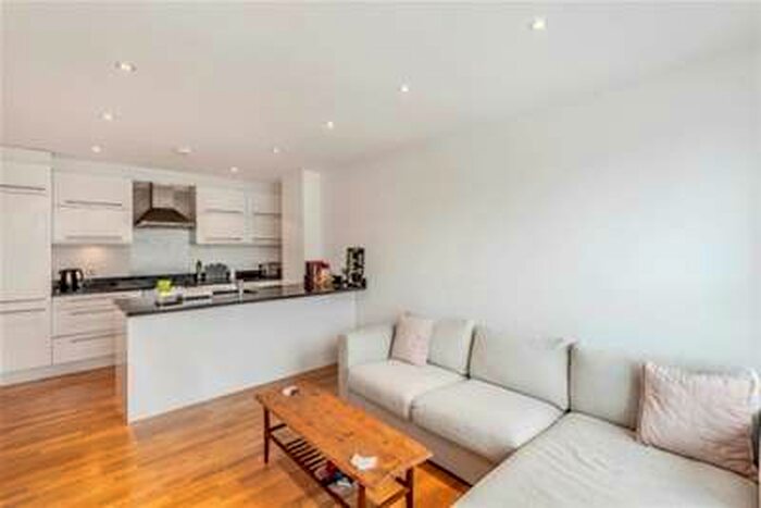 2 Bedroom Flat To Rent In North Chingford, E4