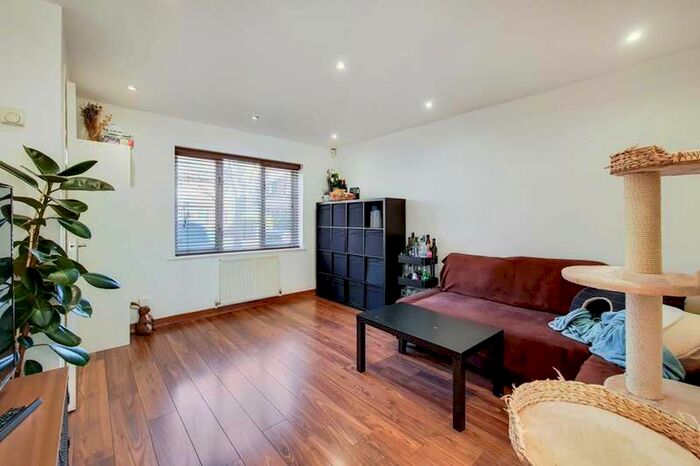 3 Bedroom House To Rent In Hanover Avenue, Royal Docks, E16