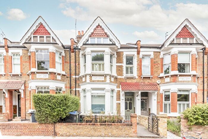 3 Bedroom Flat For Sale In Kempe Road, London, NW6