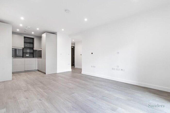 1 Bedroom Flat To Rent In Damsel Grove, Hackney, London, N4