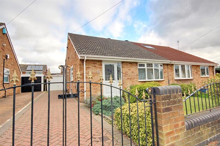 2 Bedroom Semi Detached Bungalow For Sale In Scarrington Crescent, Hull, HU4