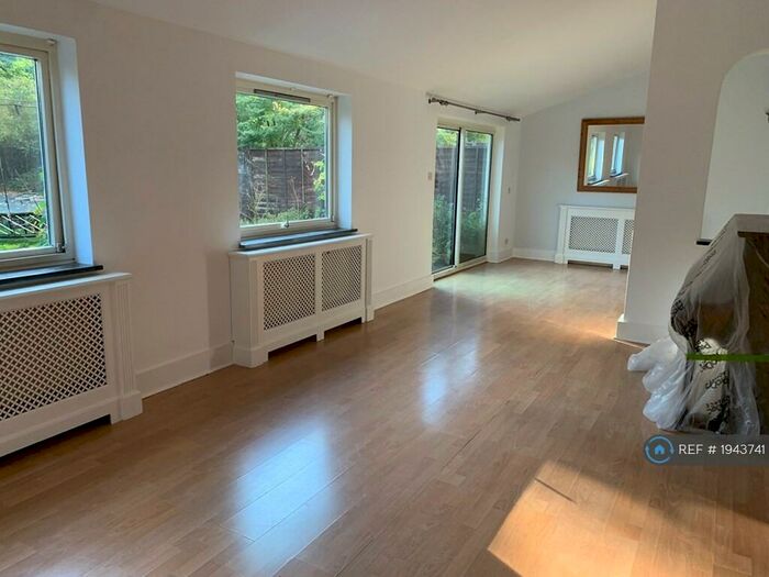 3 Bedroom Flat To Rent In Shortlands Road, Bromley, BR2