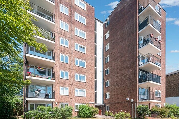 2 Bedroom Flat For Sale In The Grange, Goldhawk Road, W12