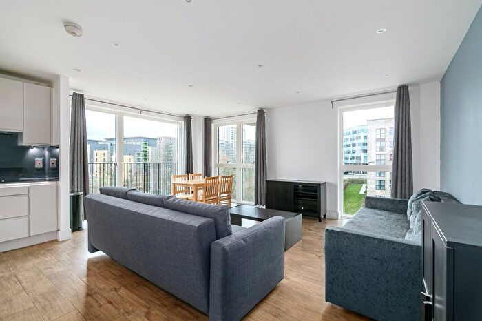 3 Bedroom Flat To Rent In Lakeside Drive, Park Royal, London, NW10