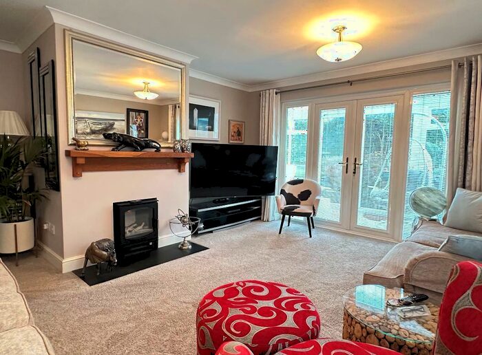 2 Bedroom Bungalow For Sale In Chandlers Way, Steyning, West Sussex, BN44