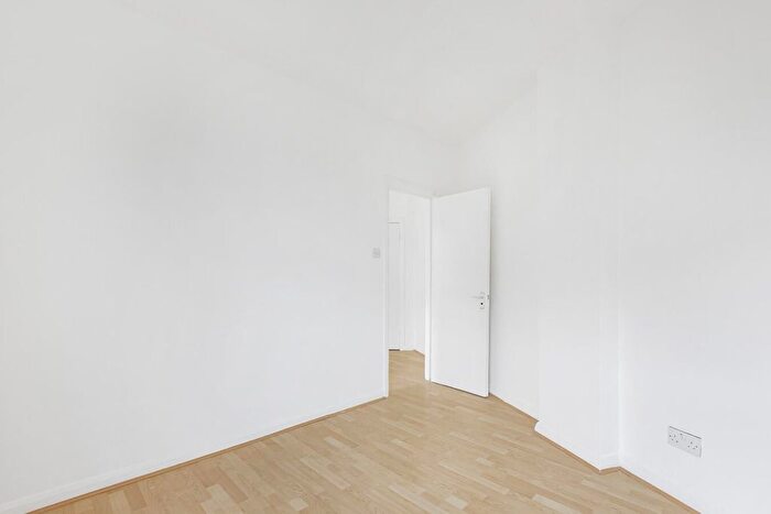 1 Bedroom Flat To Rent In Coldharbour Lane, London, SE5