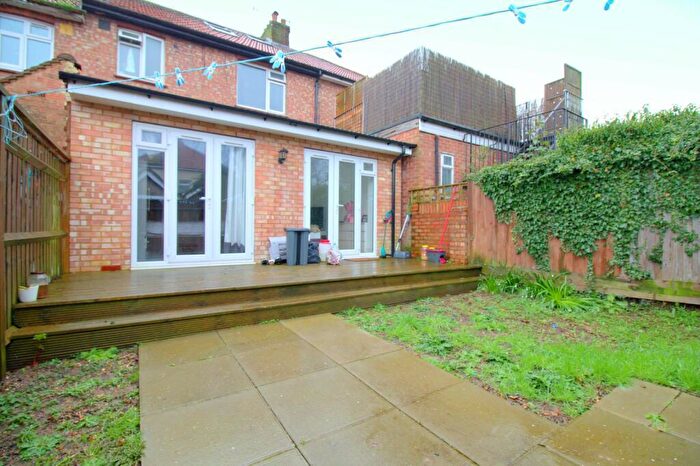 1 Bedroom Flat To Rent In Crabtree Lane, Lancing, BN15