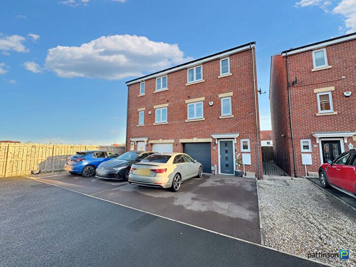 4 Bedroom Town House For Sale In Hexham Gardens, Crofton Grange, Blyth, Northumberland, NE24