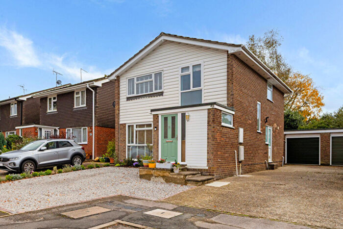 4 Bedroom Detached House For Sale In Stonehouse Road, Liphook, GU30