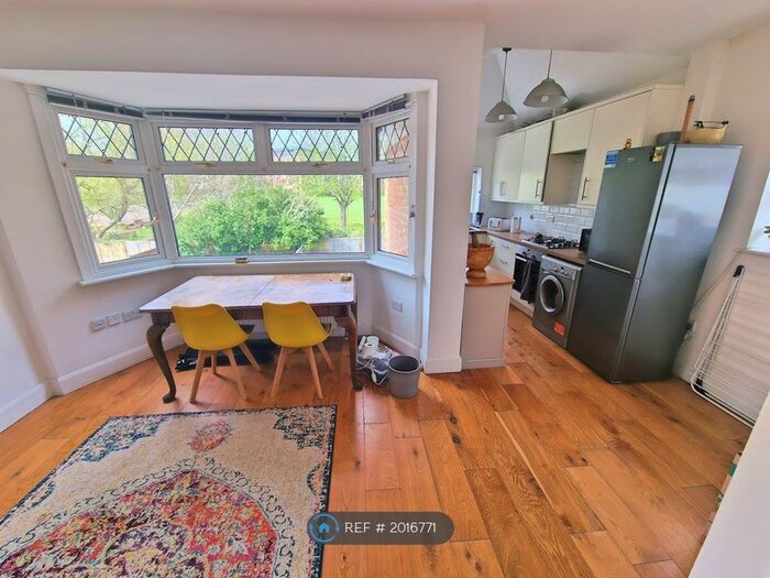 3 Bedroom Maisonette To Rent In Cotswold Gardens, London, NW2