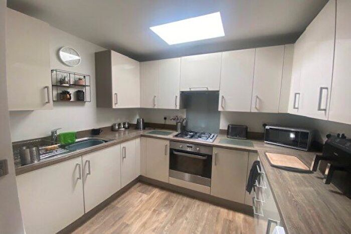 2 Bedroom Flat To Rent In Rogers Court, Bristol, BS15