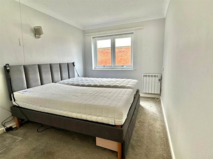 1 Bedroom Apartment For Sale In Shingle Bank Drive, Milford On Sea, Lymington, Hampshire, SO41