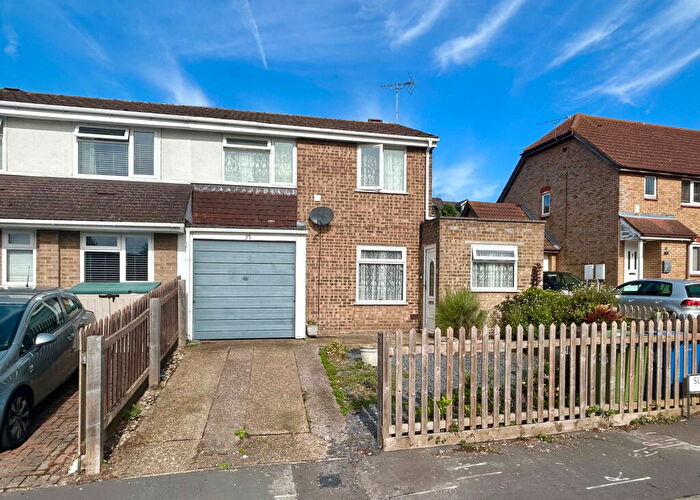 3 Bedroom End Of Terrace House For Sale In Sunnybank, Murston, Sittingbourne, ME10