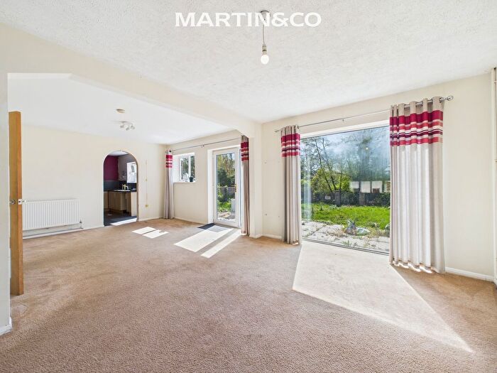 4 Bedroom Detached House For Sale In Hythe End Road, Wraysbury, TW19