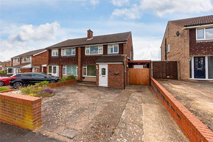 3 Bedroom Semi Detached House For Sale In Heronscroft, Bedford, Bedfordshire, MK41