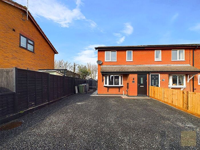 3 Bedroom Semi-Detached House For Sale In Dunlin Road, Essendine, PE9