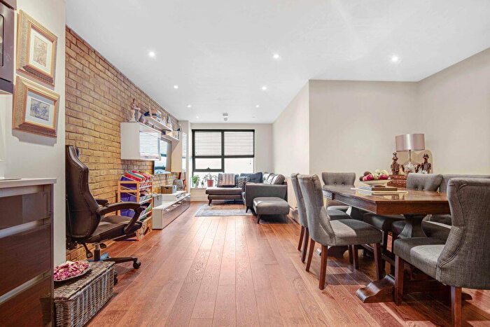 2 Bedroom Flat To Rent In Turner Street, Canning Town, E16
