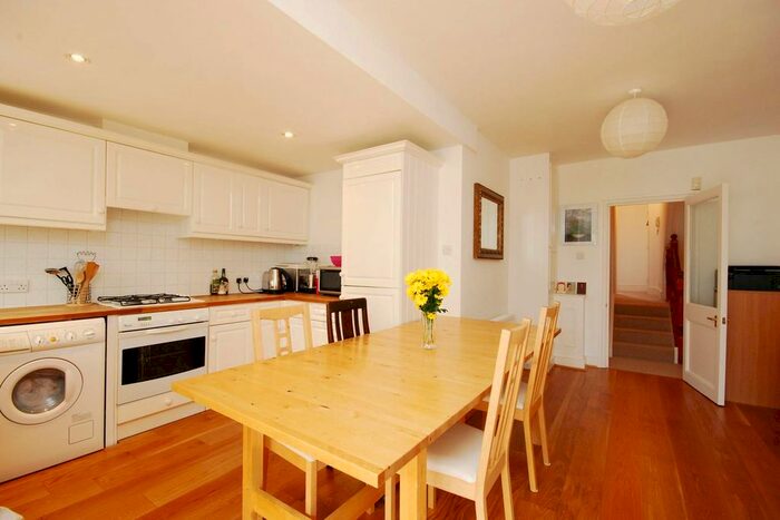 3 Bedroom Flat To Rent In Lacy Road, West Putney, London, SW15