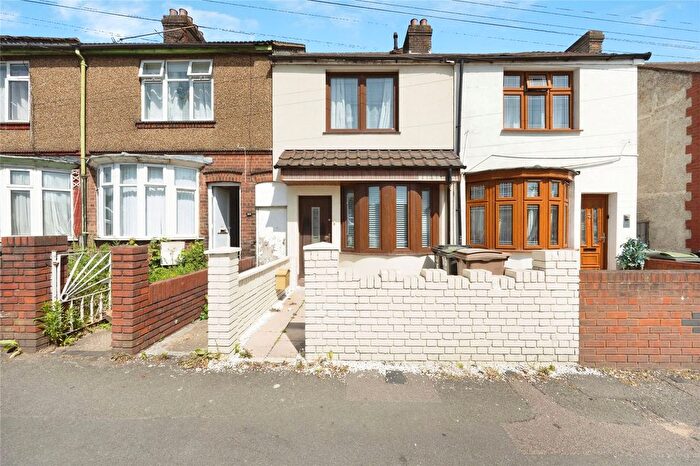 2 Bedroom Terraced House For Sale In Kingsway, Luton, Bedfordshire, LU4