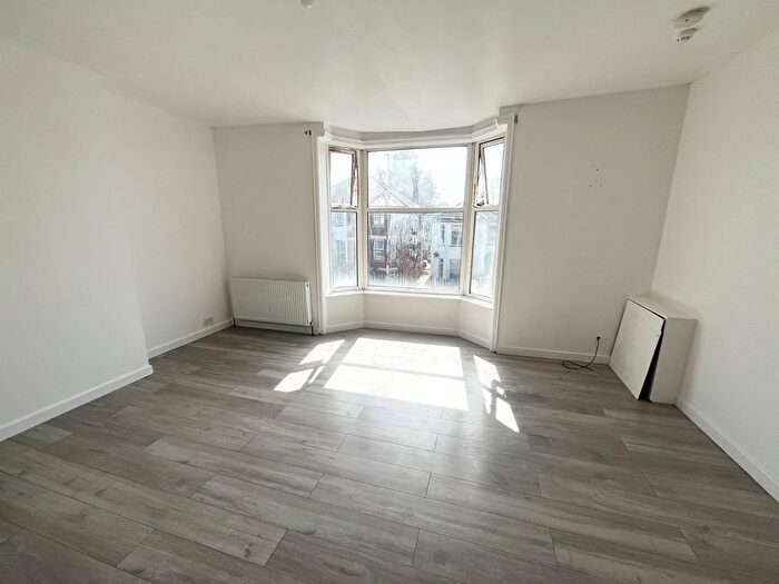 3 Bedroom Flat To Rent In Bournemouth Road, Poole, BH14