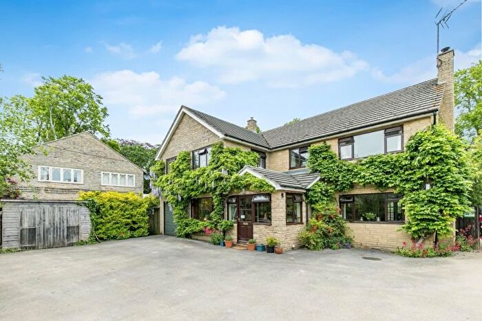 5 Bedroom Detached House To Rent In Alchester Road, Chesterton, Bicester, OX26
