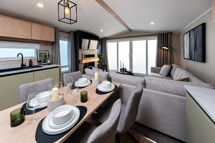 2 Bedroom Mobile Home For Sale In Manor Road, Hunstanton, Norfolk, PE36