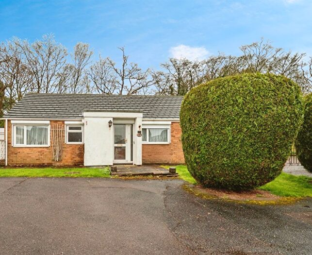 2 Bedroom Detached Bungalow For Sale In Paddock Mead, Harlow, CM18