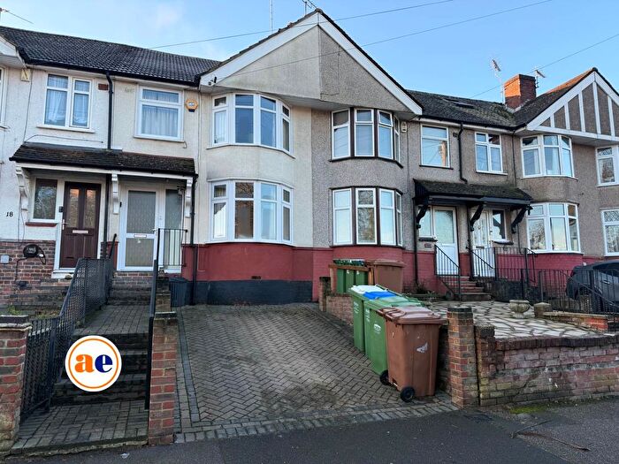 3 Bedroom Property For Sale In Holmsdale Grove, Bexleyheath, DA7