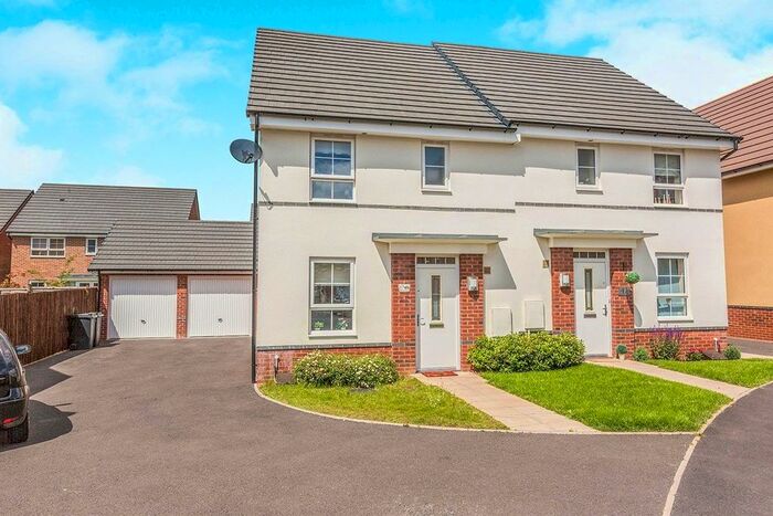 3 Bedroom Semi-Detached House To Rent In Rounds Road, Worcester, WR5