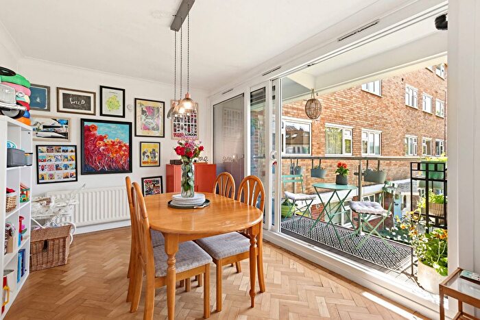 2 Bedroom Flat For Sale In Elm Avenue, Ealing, London, W5