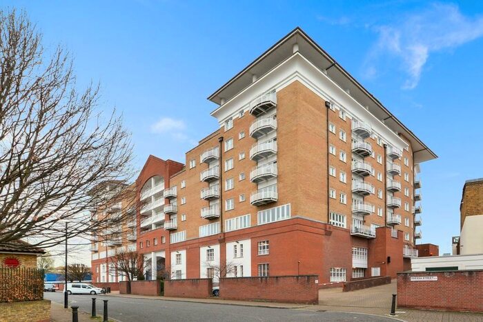 2 Bedroom Apartment To Rent In New Caledonian Wharf, Canada Water, SE16