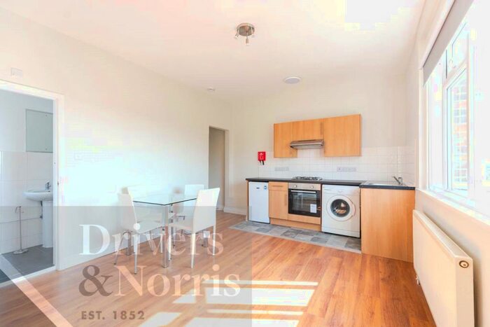Apartment To Rent In Mount View Road, Crouch Hill, London, N4