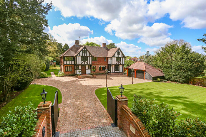 6 Bedroom Detached House For Sale In Crooksbury Road, Farnham, GU10