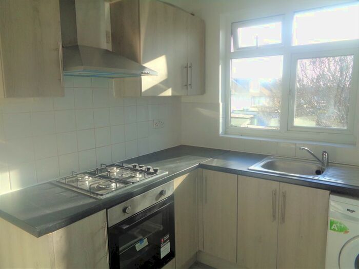 2 Bedroom Maisonette To Rent In Vicarage Farm Road, Heston, Hounslow TW5