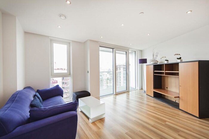 2 Bedroom Apartment To Rent In Altitude Point, Alie Street, London, E1