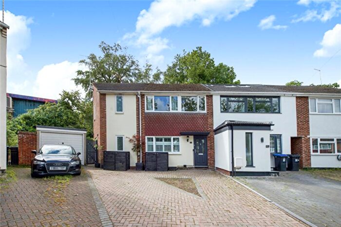 4 Bedroom End Of Terrace House For Sale In Greenvale Road, Knaphill, Woking, GU21