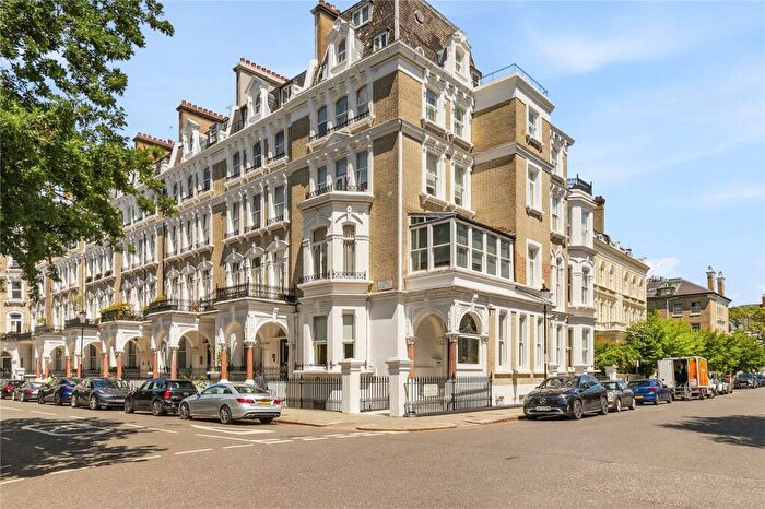 3 Bedroom Apartment For Sale In Redcliffe Square, London, SW10