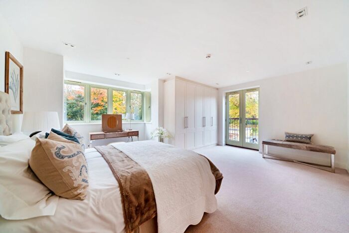 2 Bedroom Property For Sale In Maple Grange, Siddington, Cirencester, GL7