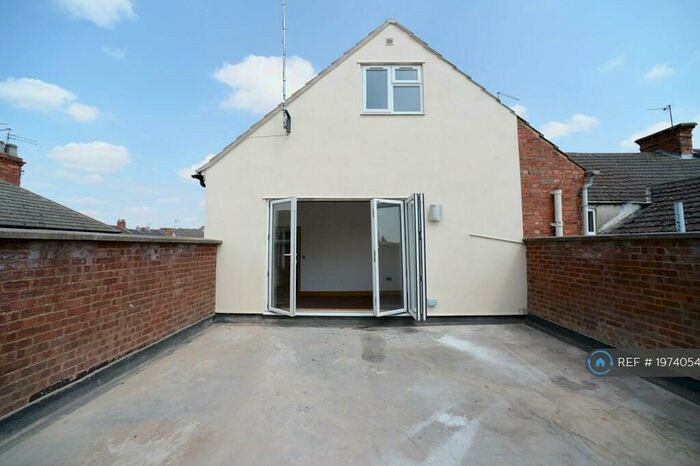 2 Bedroom Maisonette To Rent In Duke Street, Kettering, NN16