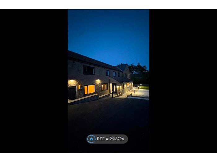 2 Bedroom Flat To Rent In Bramley Lane, Halifax, HX3