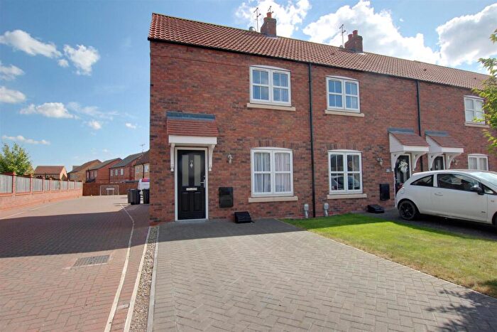 2 Bedroom House To Rent In Hamlet Drive, Kingswood, Hull, HU7