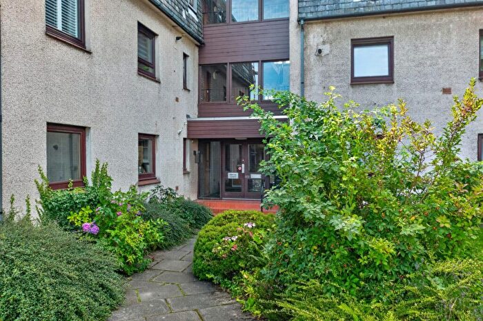 2 Bedroom Flat To Rent In Lanark Road, Edinburgh, EH14