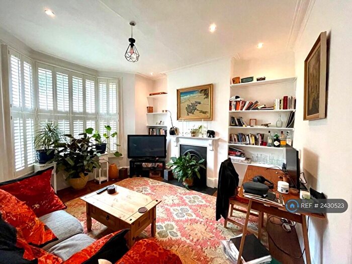 1 Bedroom Flat To Rent In Nansen Road, London, SW11