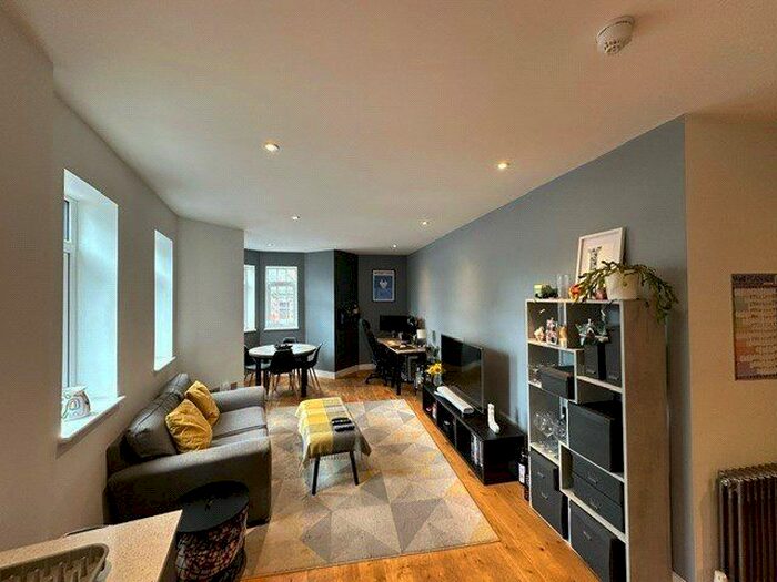 2 Bedroom Flat To Rent In High Street, Croydon, CR0